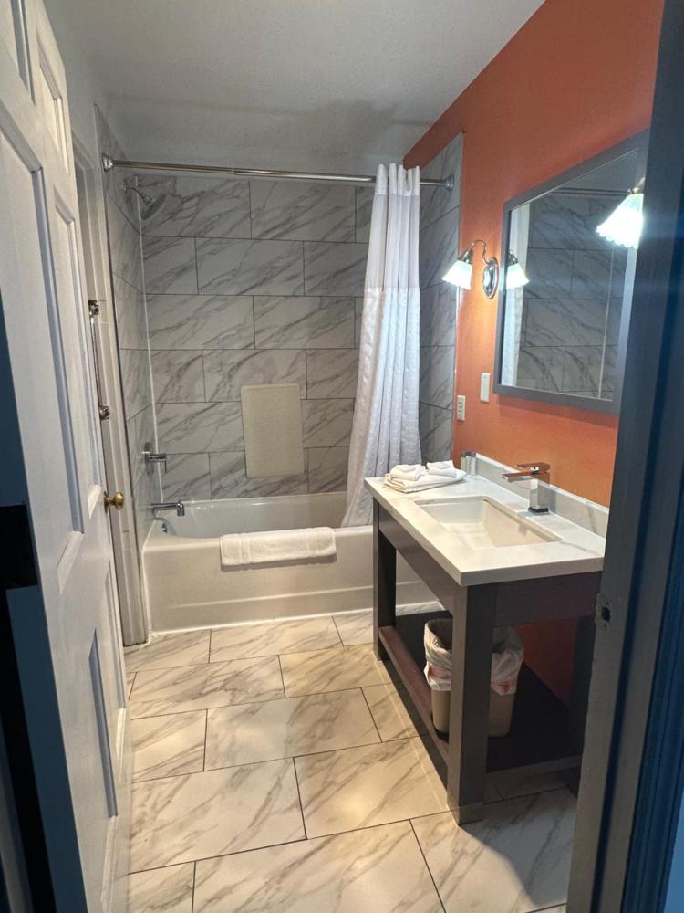 Double Queen interior